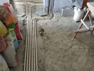 强、弱电路穿线施作