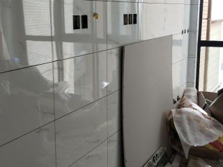 厨房、卫生间墙砖施作