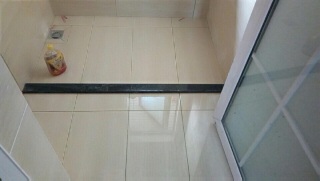 地砖铺贴及地面找平施作