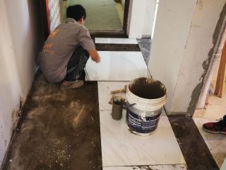 厨房、卫生间墙砖施作