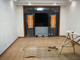 成品门及墙纸铺贴