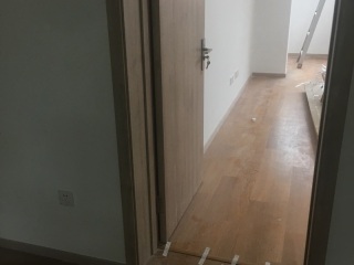 套装门、踢脚线安装