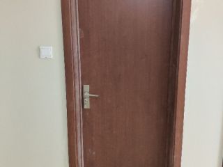 套装门、踢脚线安装