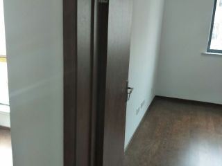 套装门、踢脚线安装