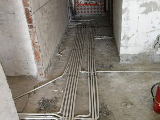 水、电管开槽施作