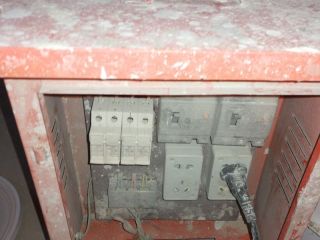 厨房、卫生间墙砖施作