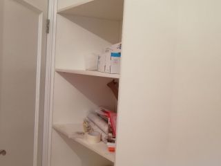 现场背景墙及隔墙施作