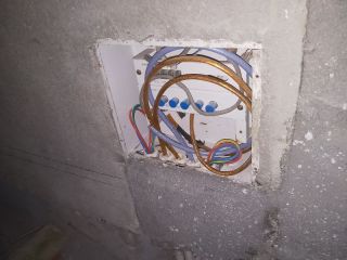 强、弱电路穿线施作