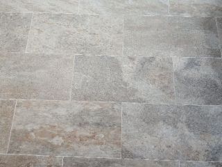 地砖铺贴及地面找平施作