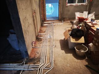 水、电管开槽施工