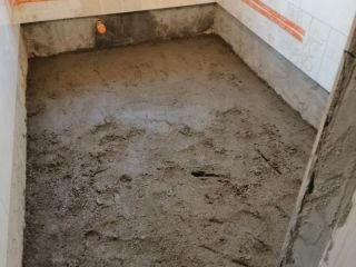 地砖铺贴及地面找平施作