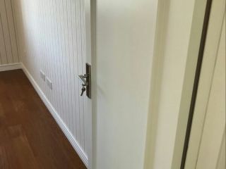 套装门、踢脚线安装