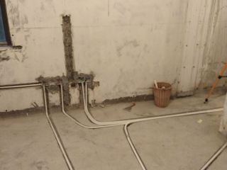 水、电管开槽施作