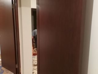 套装门、踢脚线安装