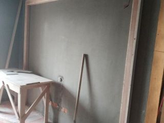 现场背景墙及隔墙施作