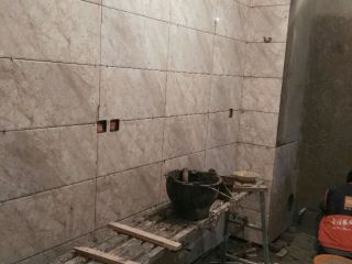 厨房、卫生间墙砖施作