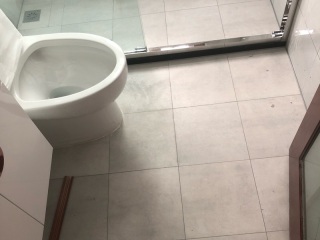 地砖铺贴及地面找平施作