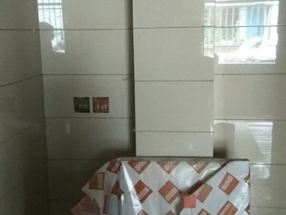 厨房、卫生间墙砖施作