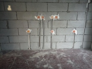 强、弱电路穿线施作