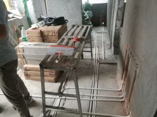 水、电管开槽施作