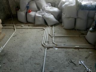 水、电管开槽施工