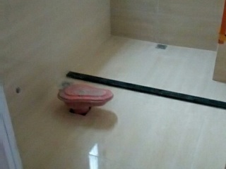 地砖铺贴及地面找平施作