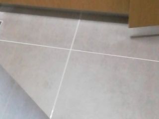 地砖铺贴及地面找平施作