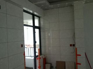 厨房、卫生间墙砖施作