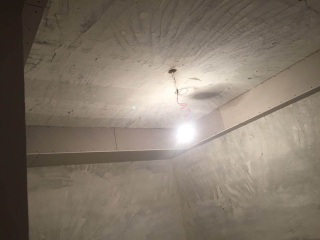 现场背景墙及隔墙施作