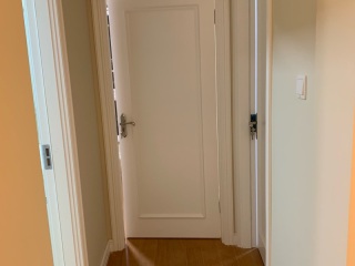 套装门、踢脚线安装