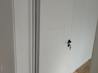 成品门及墙纸铺贴