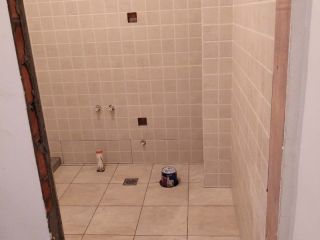 地砖铺贴及地面找平施作