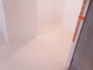 地砖铺贴及地面找平施作