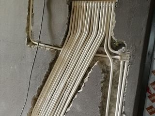 强、弱电路穿线施作