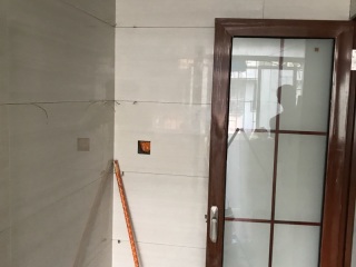 套装门、踢脚线安装