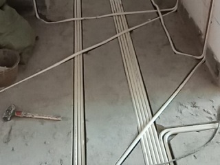 强、弱电路穿线施作