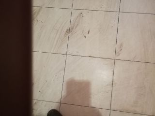 地砖铺贴及地面找平施作