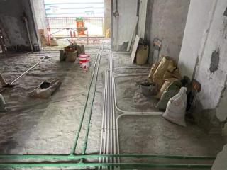 现场背景墙及隔墙施作