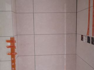 厨房、卫生间墙砖施作