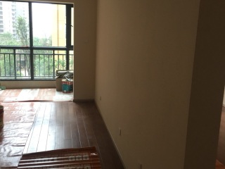 套装门、踢脚线安装