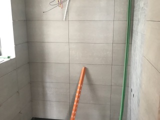 厨房、卫生间墙砖施作