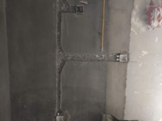 水、电管开槽施工
