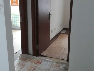 套装门、踢脚线安装