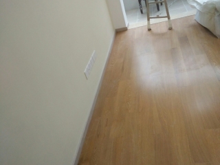 套装门、踢脚线安装