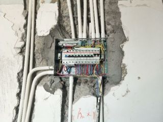 强、弱电路穿线施作