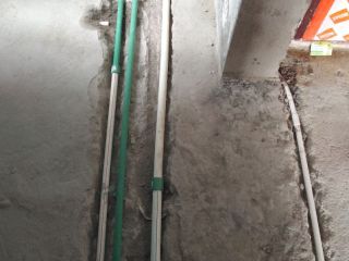 水、电管开槽施作