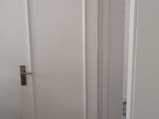 套装门、踢脚线安装