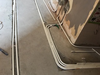 水、电管开槽施作