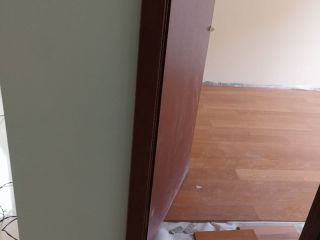 套装门、踢脚线安装