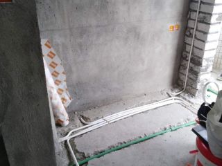 水、电管开槽施作
